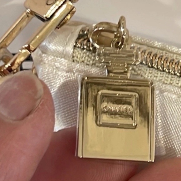 CHANEL Cream Coco Mademoiselle cosmetics Bag - Picture 15 of 15